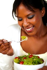 Woman-Eating-Salad