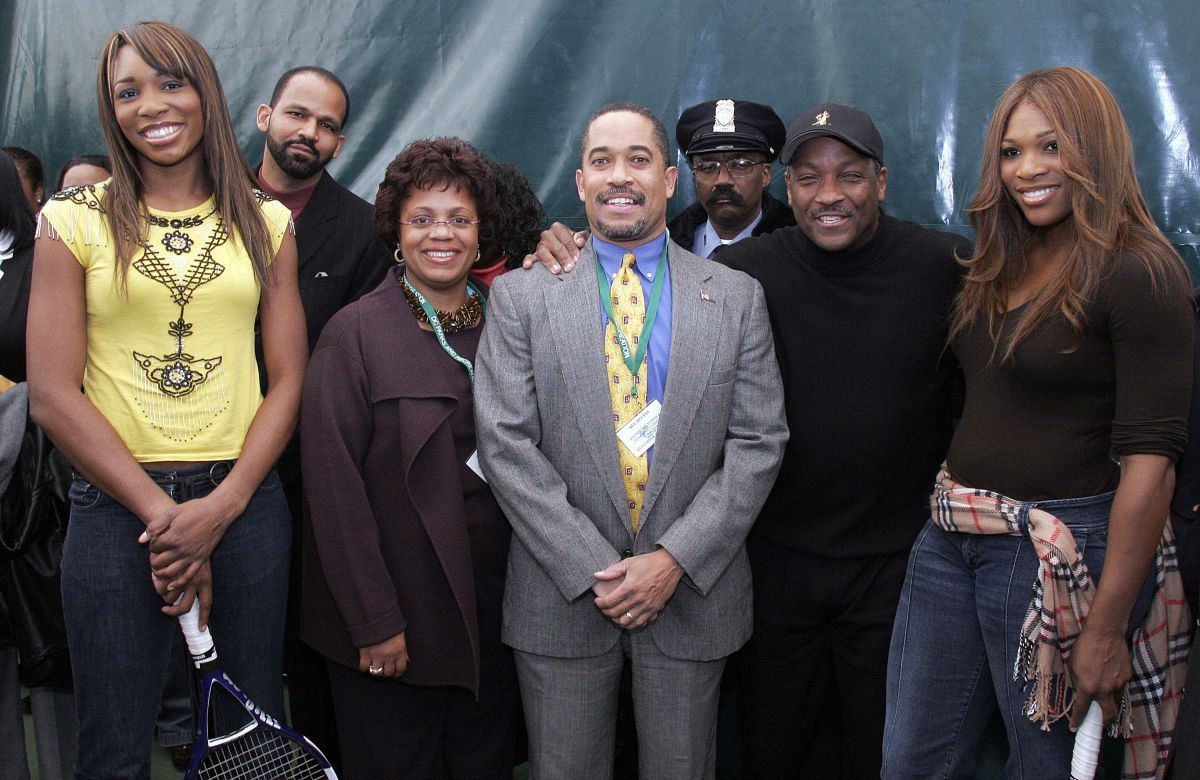 Venus Williams and Serena Williams Host a Community Day Event at the South East Tennis and Learning Center - December 9, 2005