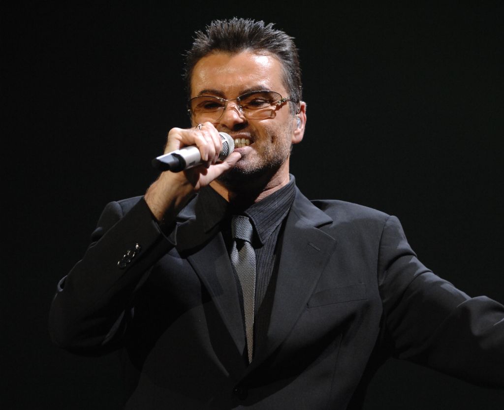 UK - George Michael Performs