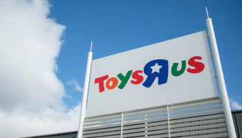 Toys 'R' Us Files For Bankruptcy