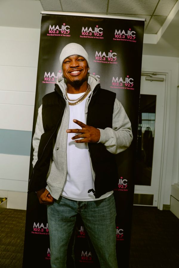 Ne-Yo At Majic 102.3/92.7 Studios