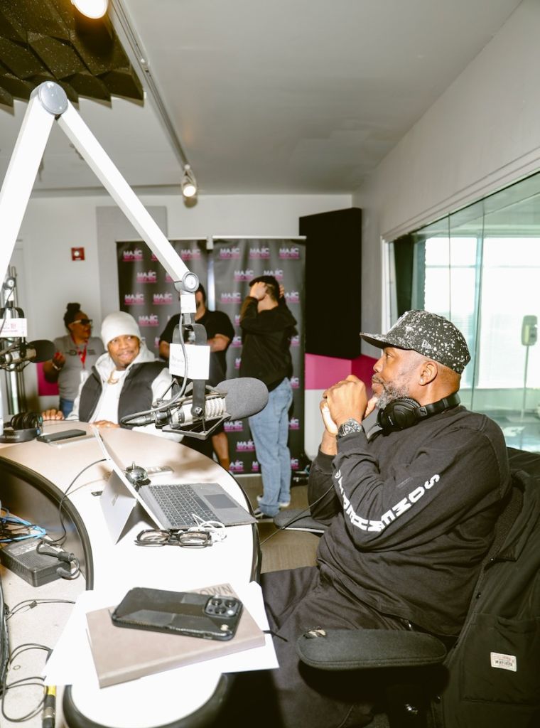 Ne-Yo At Majic 102.3/92.7 Studios