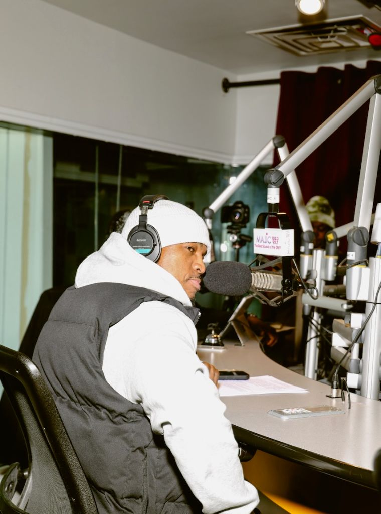 Ne-Yo At Majic 102.3/92.7 Studios