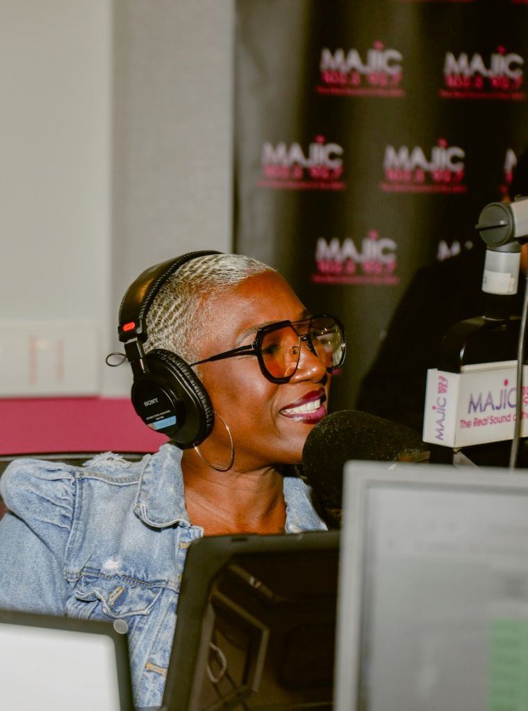 Ne-Yo At Majic 102.3/92.7 Studios