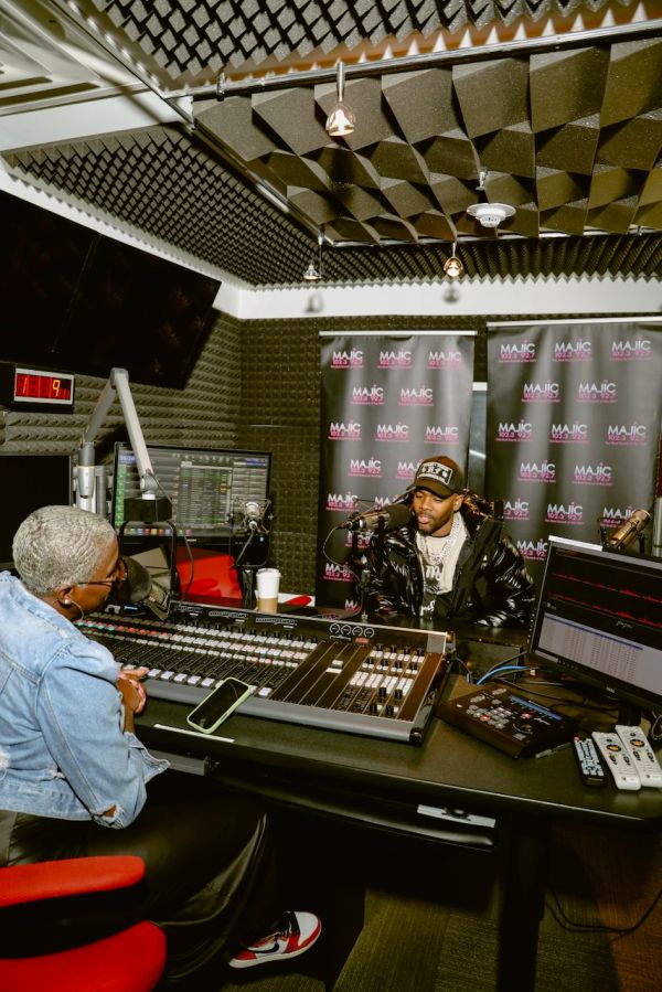 Mario Majic 102.3/92.7 Meet & Greet