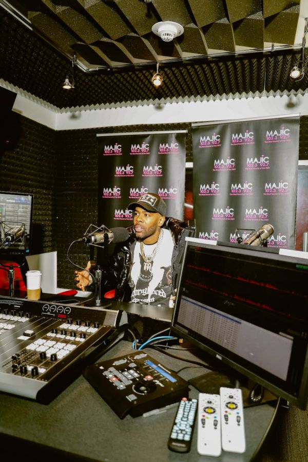 Mario Majic 102.3/92.7 Meet & Greet
