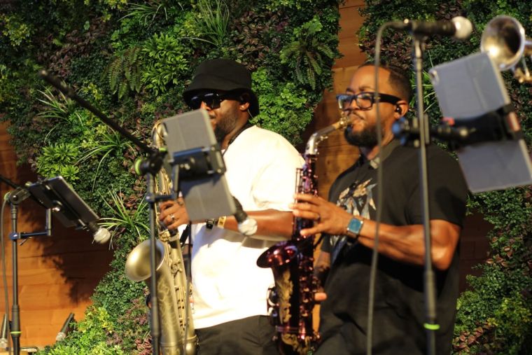 Johnny Gill and Perfekt Blend Band at Majic Wednesdays